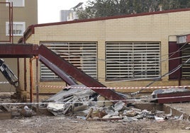 Muere un operario tras derrumbarse un porche en un colegio de Massanassa afectado por la DANA