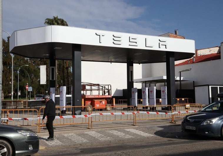 tesla-electrolinera-cordoba(4)-krHH-U603393258015x6G-758x531@diario_abc.jpg