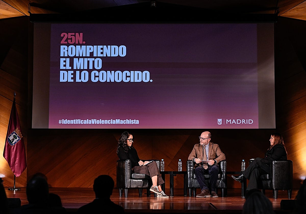 El acto institucional del 25N en CentoCentro