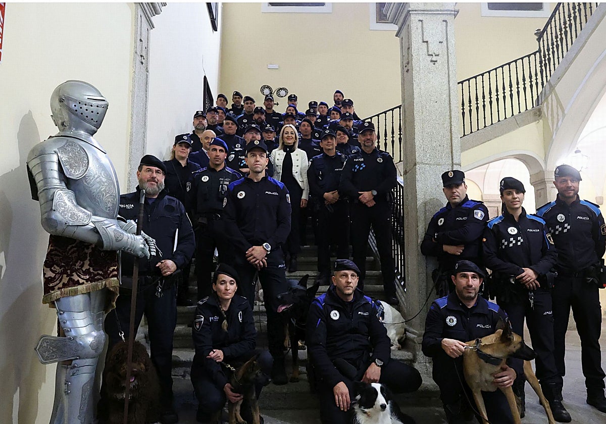 Reconocimiento a los guías caninos en el Ayuntamiento de Toledo