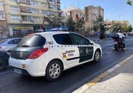 Detenido un pirómano que prendió coches, contenedores y bolsas de basura en una zona de Majadahonda