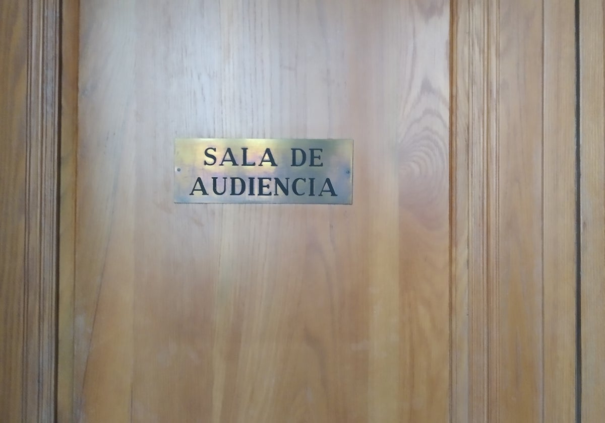 Puerta de la Sección Primera de la Audiencia