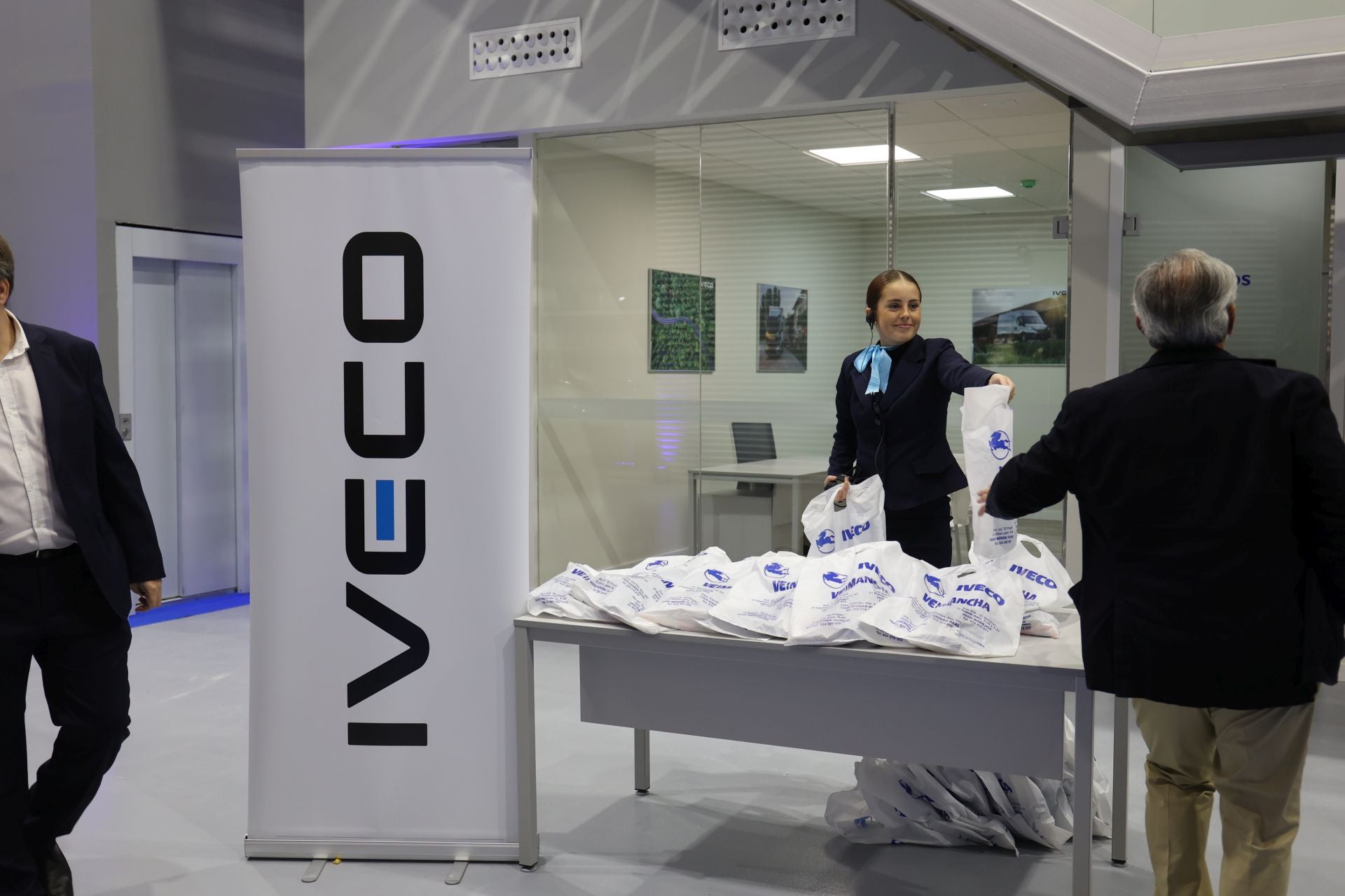 La inauguración del nuevo concesionario Veimancha de Iveco en Córdoba, en imágenes