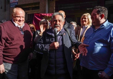 Revilla se arranca a entonar el himno de León