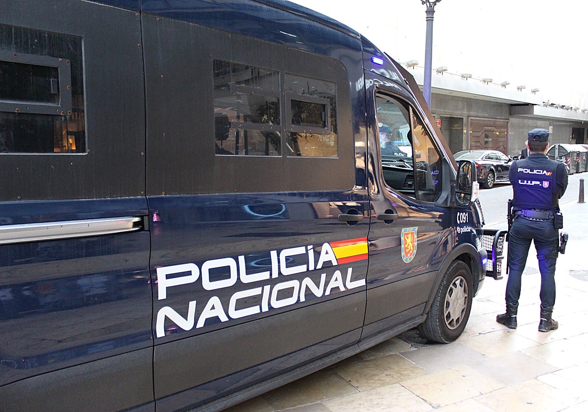 Imagen de archivo de un agente de la UIP de la Policía Nacional en Valencia