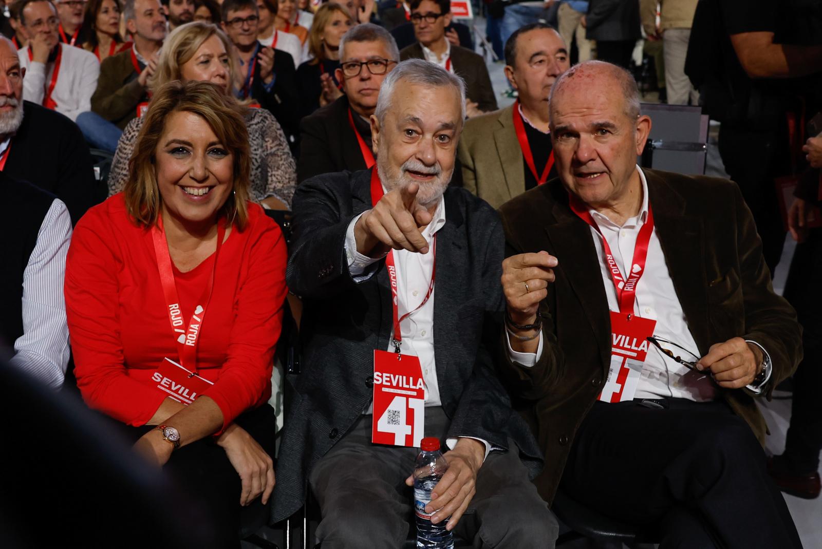 Susana Díaz, José Antonio Griñán y Manuel Chaves, este sábado en el congreso federal del PSOE en Sevilla