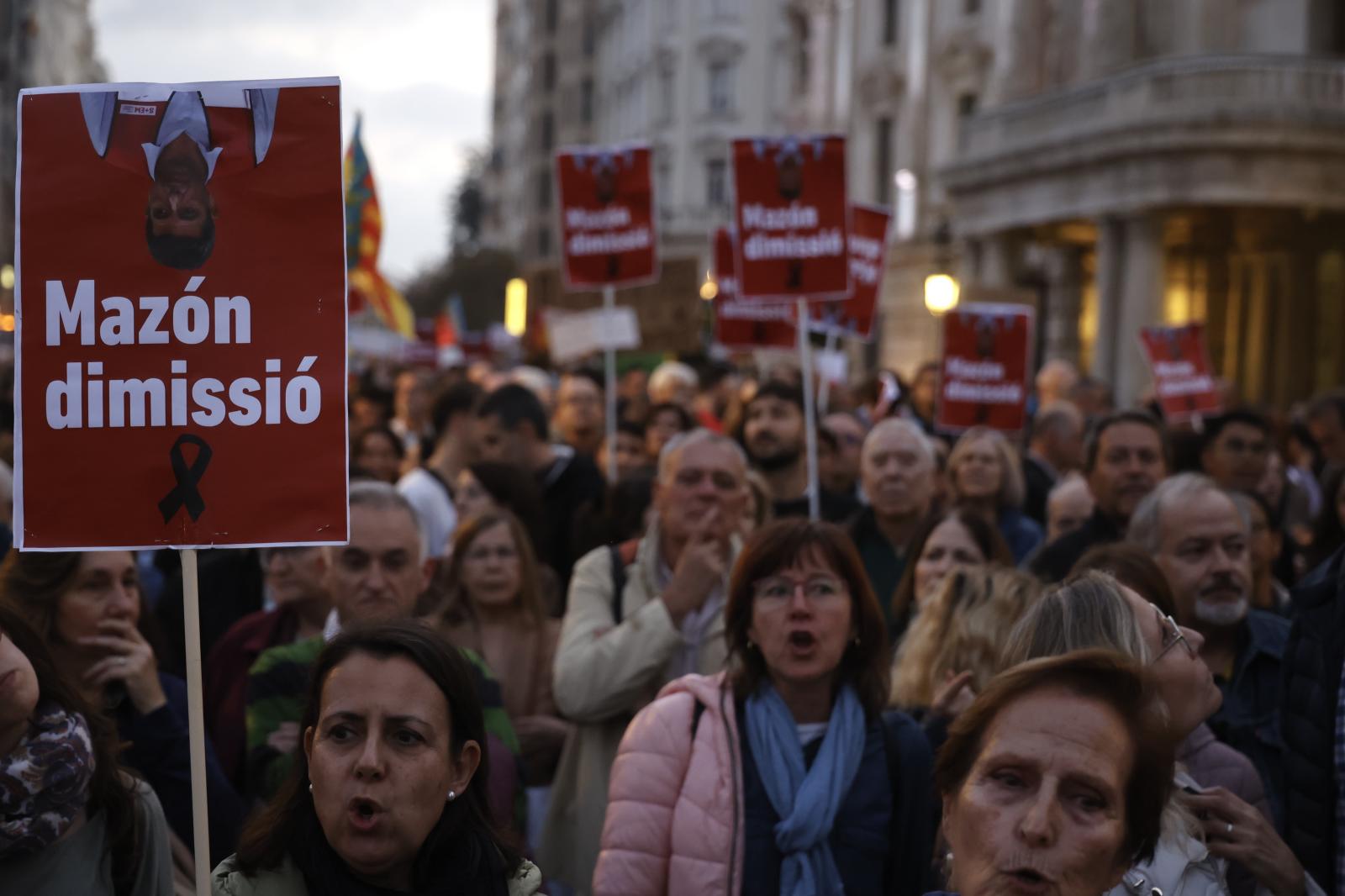 La manifestación en Valencia contra la gestión política de la DANA, en imágenes