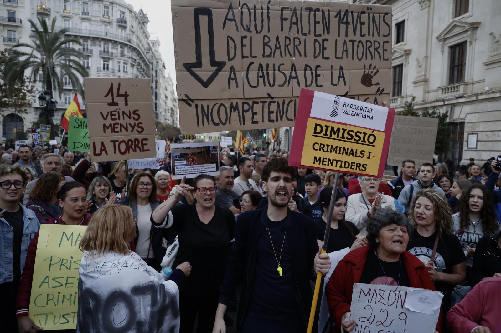 La manifestación en Valencia contra la gestión política de la DANA, en imágenes