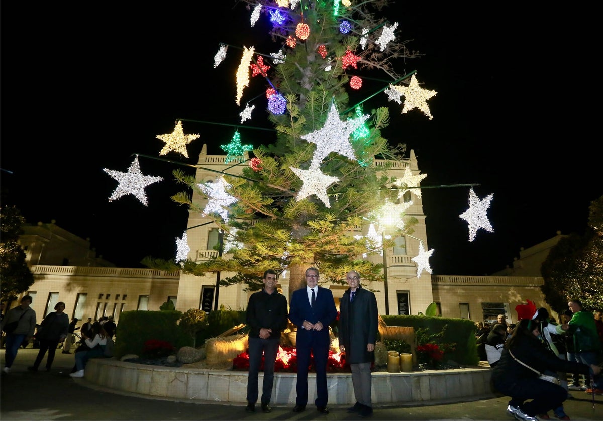 El presidente de la Diputación de Alicante, Toni Pérez, en el encendido del árbol de Navidad en los jardines del Marq, este miércoles