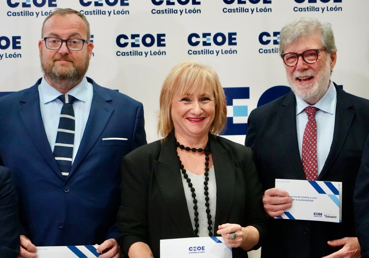 Julio Casado, Leticia García y Santiago Aparicio, en la presentación del informe de CEO Castilla y León sobre el comercio