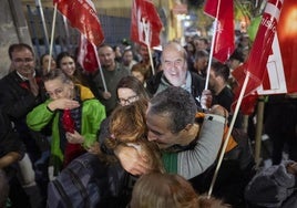 Más de un centenar de docentes se encierran en centros educativos de Cantabria para exigir negociar la adecuación salarial