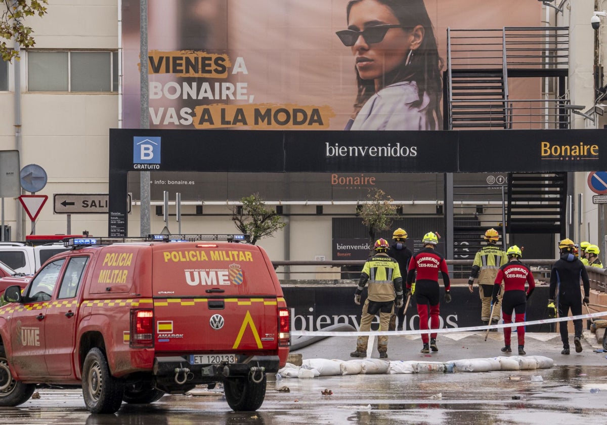 Imagen de archivo de los trabajos en el centro comercial Bonaire tras la DANA