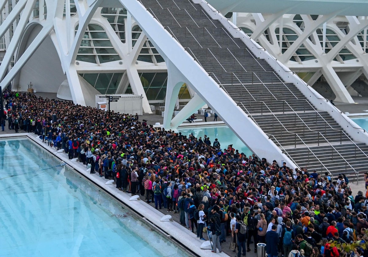 Imagen de archivo de voluntarios en la Ciudad de las Artes y las Ciencias de Valencia