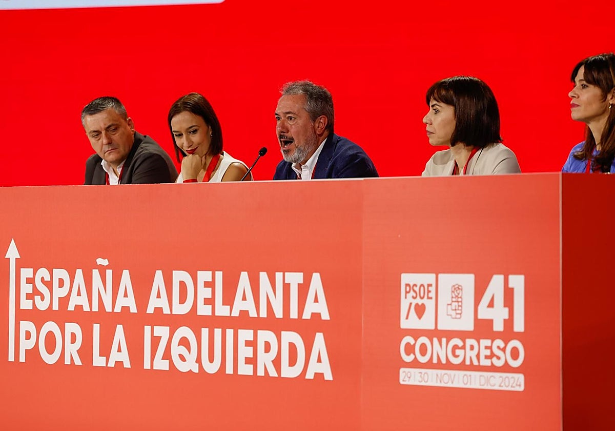 Juan Espadas durante el último congreso federal