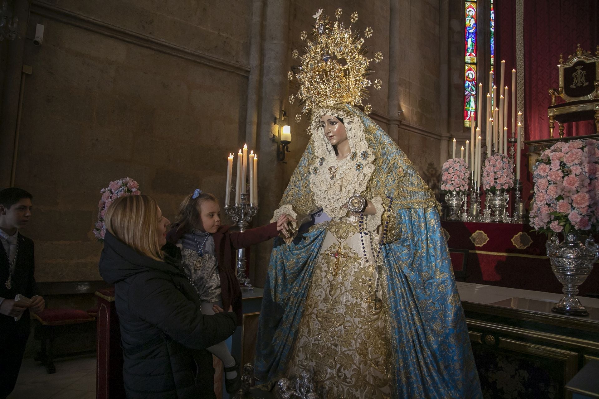 El besamanos a la Virgen de la Alegría de Córdoba por la Purísima, en imágenes