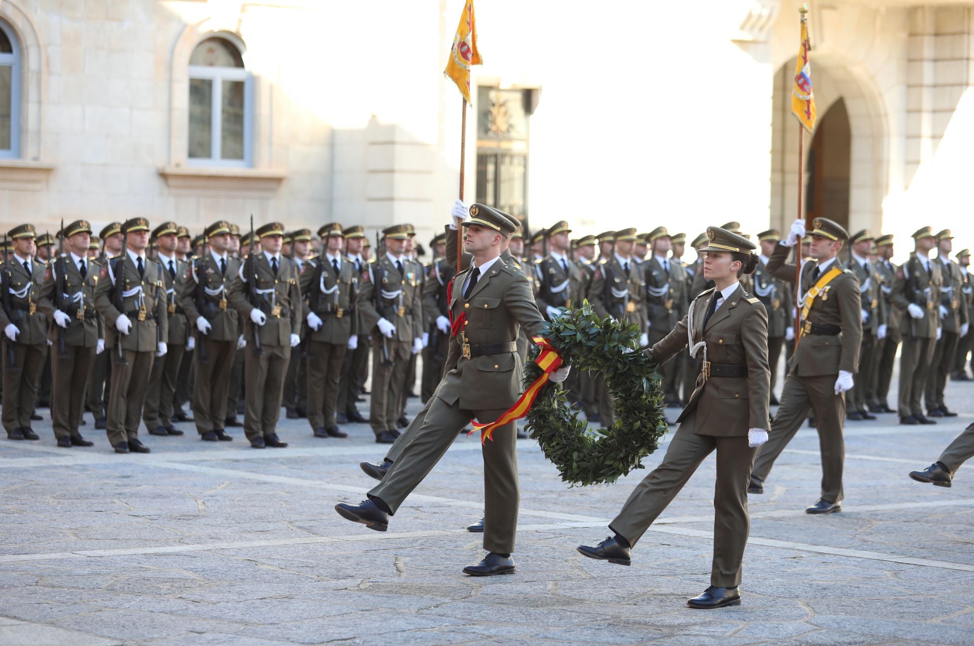 Las mejores imágenes del amor de los militares españoles por su bandera