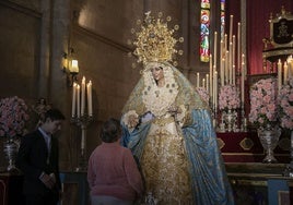 Oraciones y besos para la Virgen en Córdoba por la Inmaculada Concepción