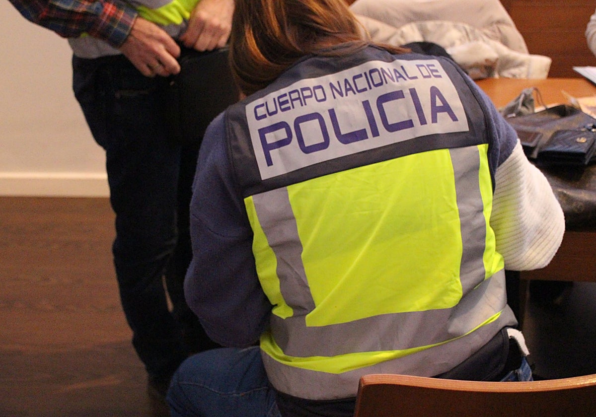 Imagen de archivo de una agente de la Policía Nacional