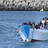 Medio centenar de migrantes llegan por sus propios medios a la playa de Tauro (Gran Canaria) y otros 80 a El Hierro