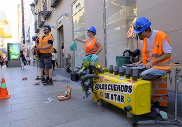 Músicos callejeros de Madrid contra la reducción de permisos: «Quien quiera tocar de forma ilegal lo va a seguir haciendo»