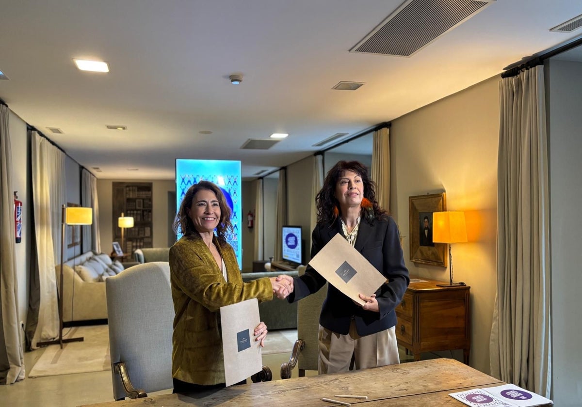 Raquel Sánchez y Ana Redondo, durante la firma del protocolo