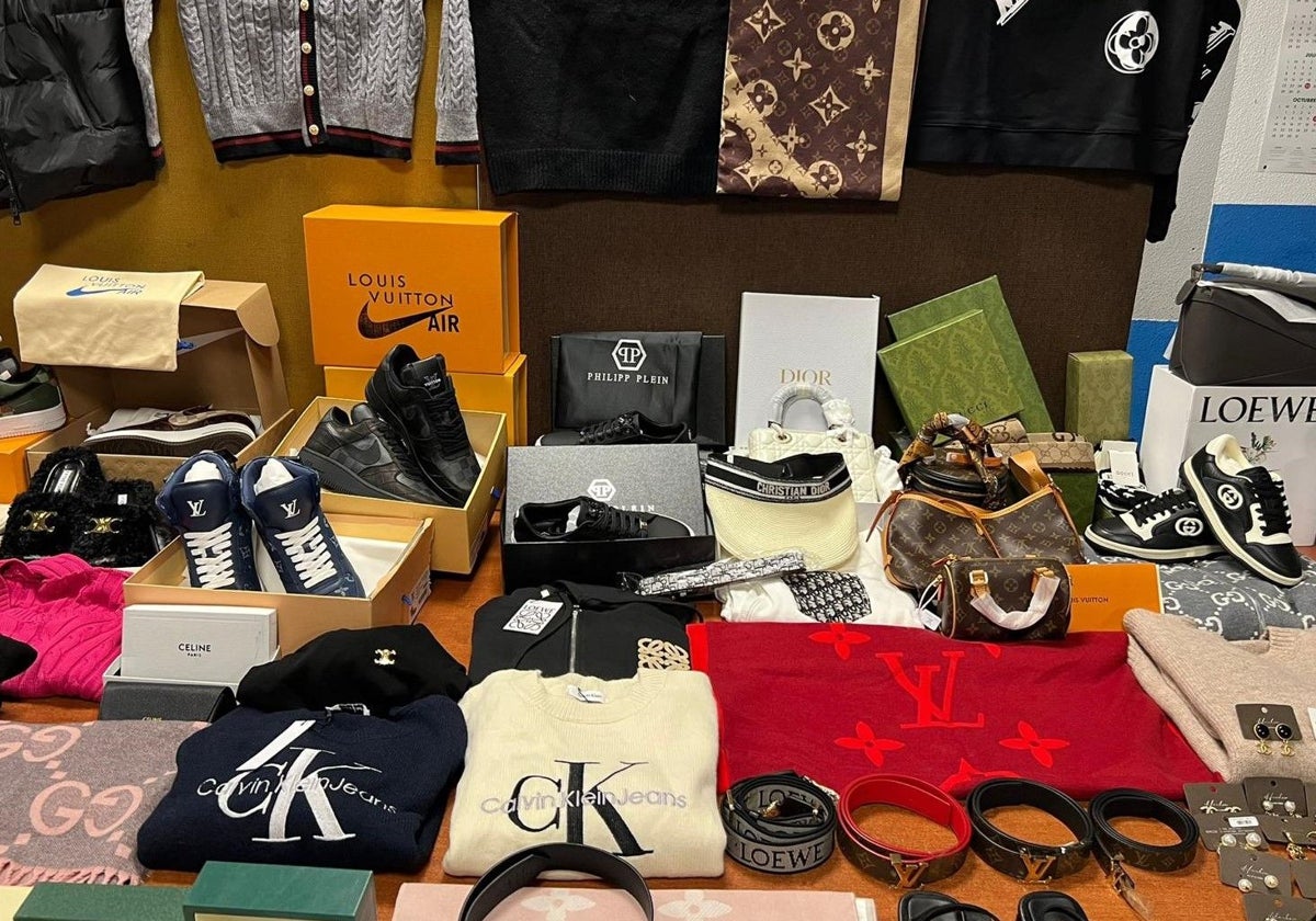 Parte del material falso recuperado por la Policía Municipal de Usera