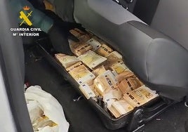 Pillado en la A-43, a la altura de Villarrobledo, con 280.000 euros escondidos bajo el asiento trasero del coche