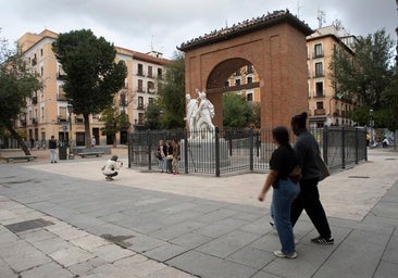 Diez detenidos tras una reyerta en la que participaron hasta 30 personas en la plaza del Dos de Mayo