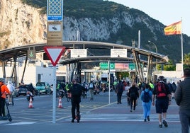 La falta de acuerdo sobre Gibraltar obliga a España a prorrogar hasta 2026 la prestación por desempleo para los trabajadores transfronterizos