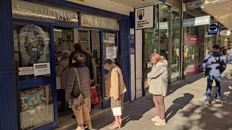 Córdoba espera la sonrisa de la Lotería de Navidad: «Se nota más alegría; el 5 y el 7 siempre se acaban»