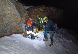 Rescatan en una montaña del norte de Granada a nueve senderistas que iban sin ropa de abrigo ni agua