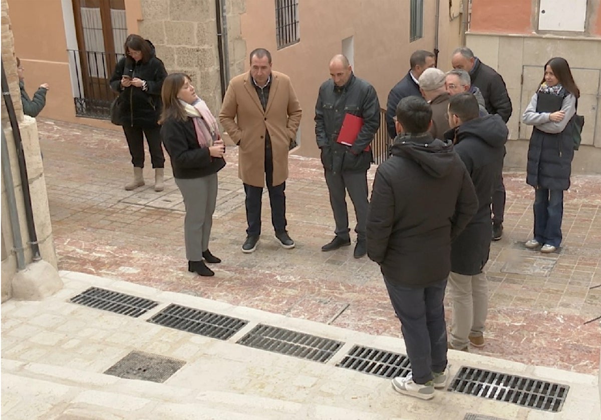 Representantes municipales y de la Diputación de Alicante, durante la visita a Biar