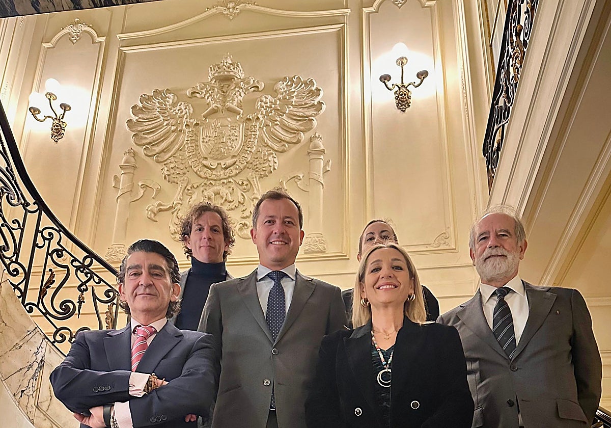 Velázquez y su equipo han sido recibidos este jueves por el embajador de España en Bruselas