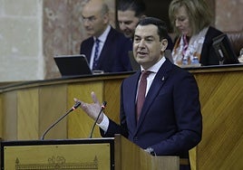 Juanma Moreno promete que la Atención Primaria dará una respuesta en 72 horas