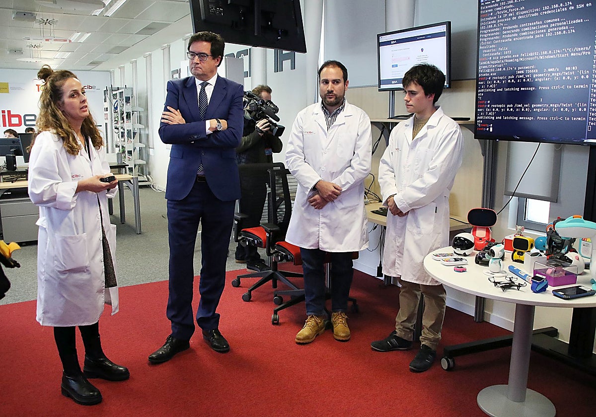 El ministro de Transformación Digital y Función Pública, Óscar López presenta un informe sobre juguetes conectados