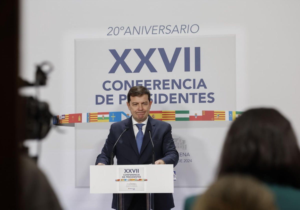 Alfonso Fernández Mañueco, durante su intervención tras concluir el encuentro