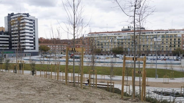 Imagen después - El antiguo Vicente Calderón y el actual parque del Atlético de Madrid ubicado en su solar