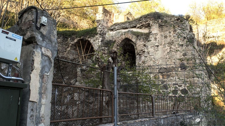 Vallado de protección colocado junto a las Tenerías de San Sebastián de Toledo