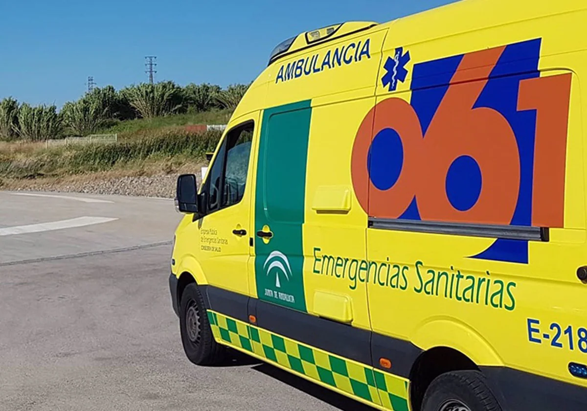 Imagen de una ambulancia del 061 de Andalucía