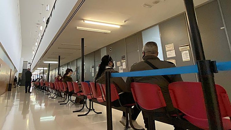 Denuncian a un médico por atender a un paciente en español y acaba interviniendo la Guardia Civil