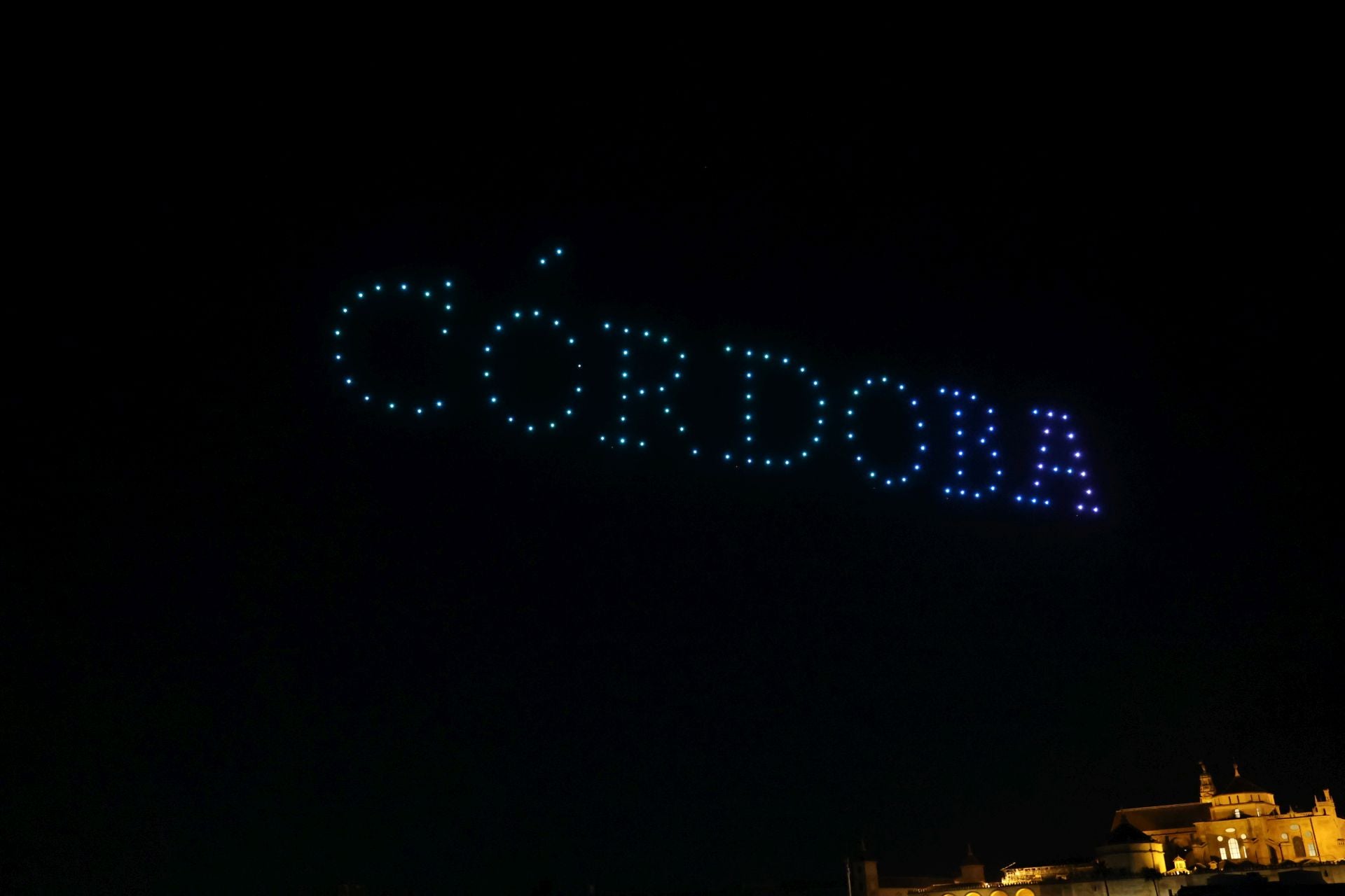 El deslumbrante espectáculo de drones en la Navidad de Córdoba, en imágenes