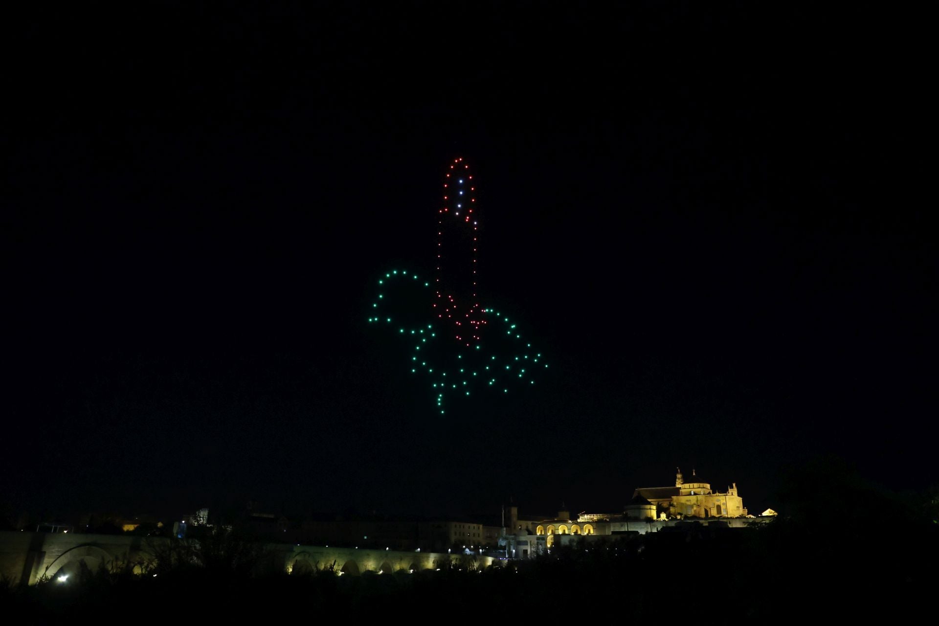 El deslumbrante espectáculo de drones en la Navidad de Córdoba, en imágenes