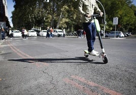 Alovera regula en una ordenanza la movilidad con patinetes eléctricos