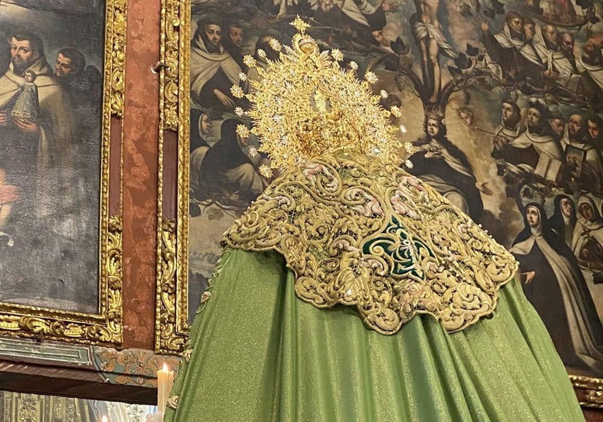 La toca sobremanto que lució restaurada la Virgen de la Esperanza para su rosario