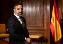 Abascal: «Sánchez sabe que ha llamado a consejeros delegados para que recibieran a su mujer»