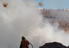 Emergencias recomienda no salir de casa y cerrar ventanas por un incendio en un pueblo de Valencia