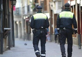 Detenido por agredir con la pata de una mesa a dos compañeros en una lonja okupada de Vitoria-Gasteiz