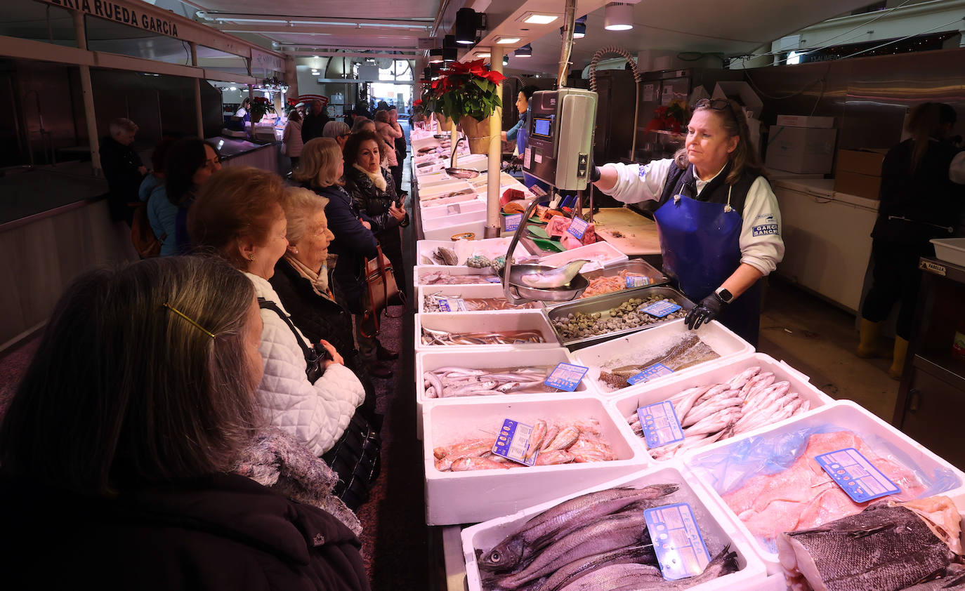 Las compras para las comidas de Navidad en Córdoba, en imágenes