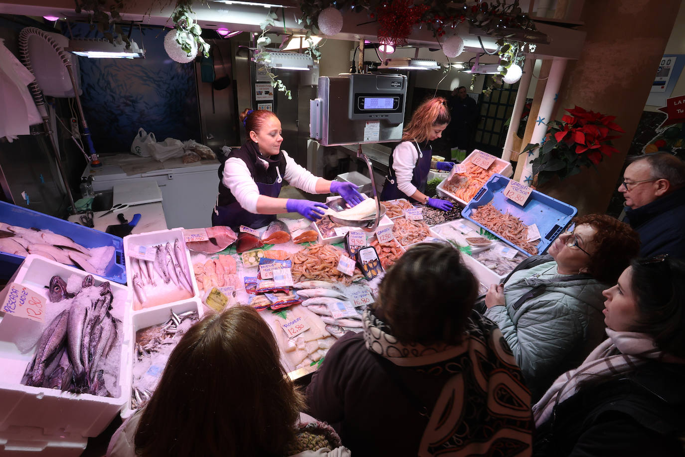 Las compras para las comidas de Navidad en Córdoba, en imágenes