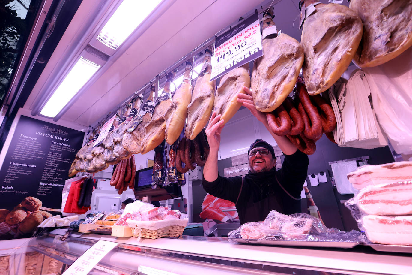 Las compras para las comidas de Navidad en Córdoba, en imágenes